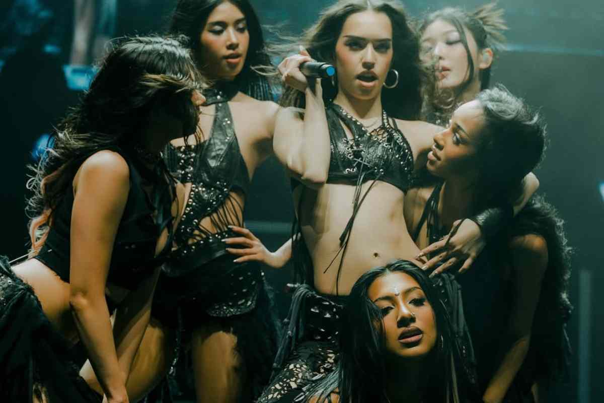 Katseye internet girl traduzione in italiano